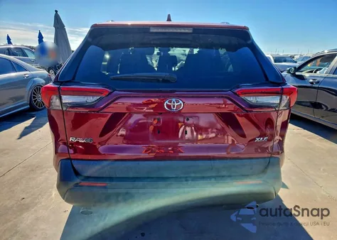 2020 Toyota Rav4 Xle z USA, uszkodzony, nr VIN 2T3W1RFVXLW075626
